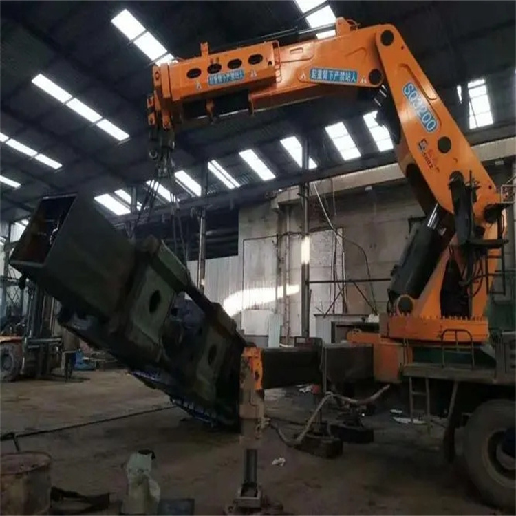 阜阳颍东130吨折臂吊车出租吊机租赁附近电话